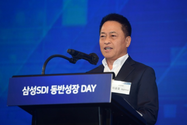 최윤호 삼성SDI 대표이사 사장이 '2024년 삼성SDI 동반성장 DAY'에서 환영사를 하고 있다.​